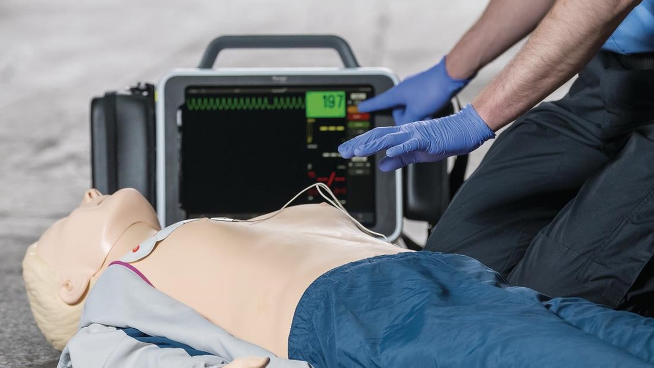 Laerdal Monitor, a simple and elegant defibrillator monitor